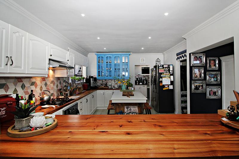 6 Bedroom Property for Sale in Reebok Western Cape